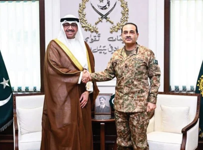 pakistan kuwait sign pact to deepen defence cooperation