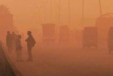 experts blame weak implementation as lahore s air quality worsens