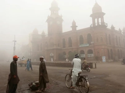 lahore shivers at 5 c as punjab sees extended dry weather lahore shivers at 5 c as punjab sees extended dry weather