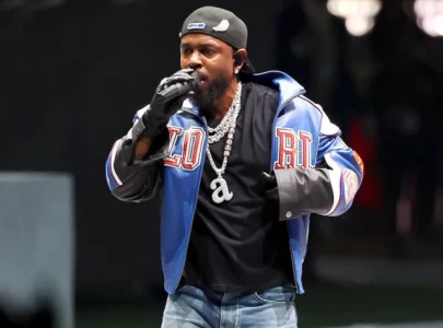 internet divided over petty king kendrick lamar s super bowl show never beef with kendrick