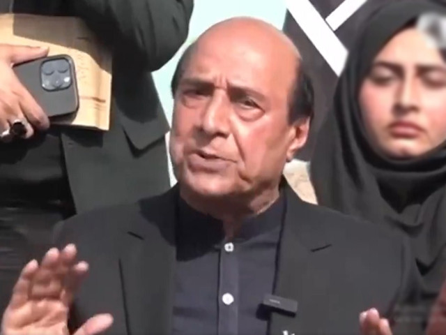 advocate sardar latif khan khosa addressing a press conference held at his residence in lahore s dha on monday february 5 2024 screengrab