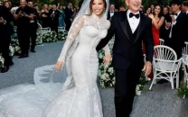 vogue faces backlash over lauren s nchez bezos wedding cover amid anna wintour exit