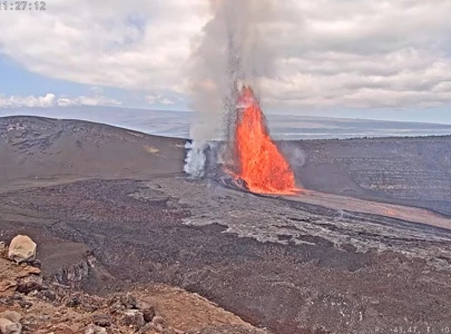 hawaii s kilauea volcano puts on spectacular lava display