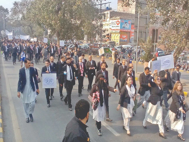 lawyers take to the streets to protest against 26th amendment and peca act in lahore photo ppi lawyers take to the streets to protest against 26th amendment and peca act in lahore photo ppi