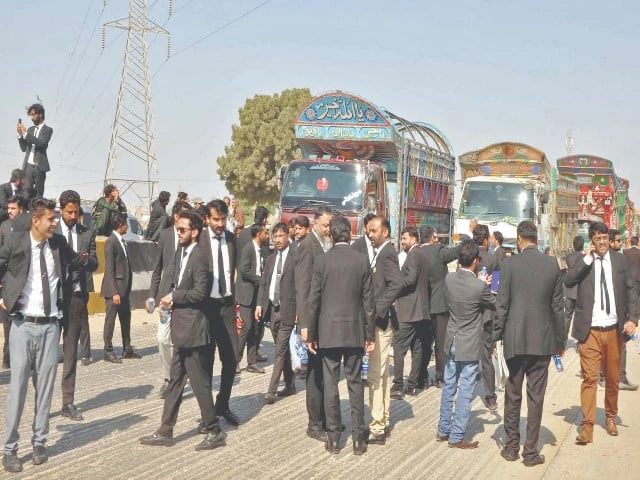 hundreds of lawyers bring hyderabad to a standstill blocking the national highway to protest against the city ssp photo ppi hundreds of lawyers bring hyderabad to a standstill blocking the national highway to protest against the city ssp photo ppi