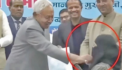 javed akhtar seeks unconditional apology from bihar cm