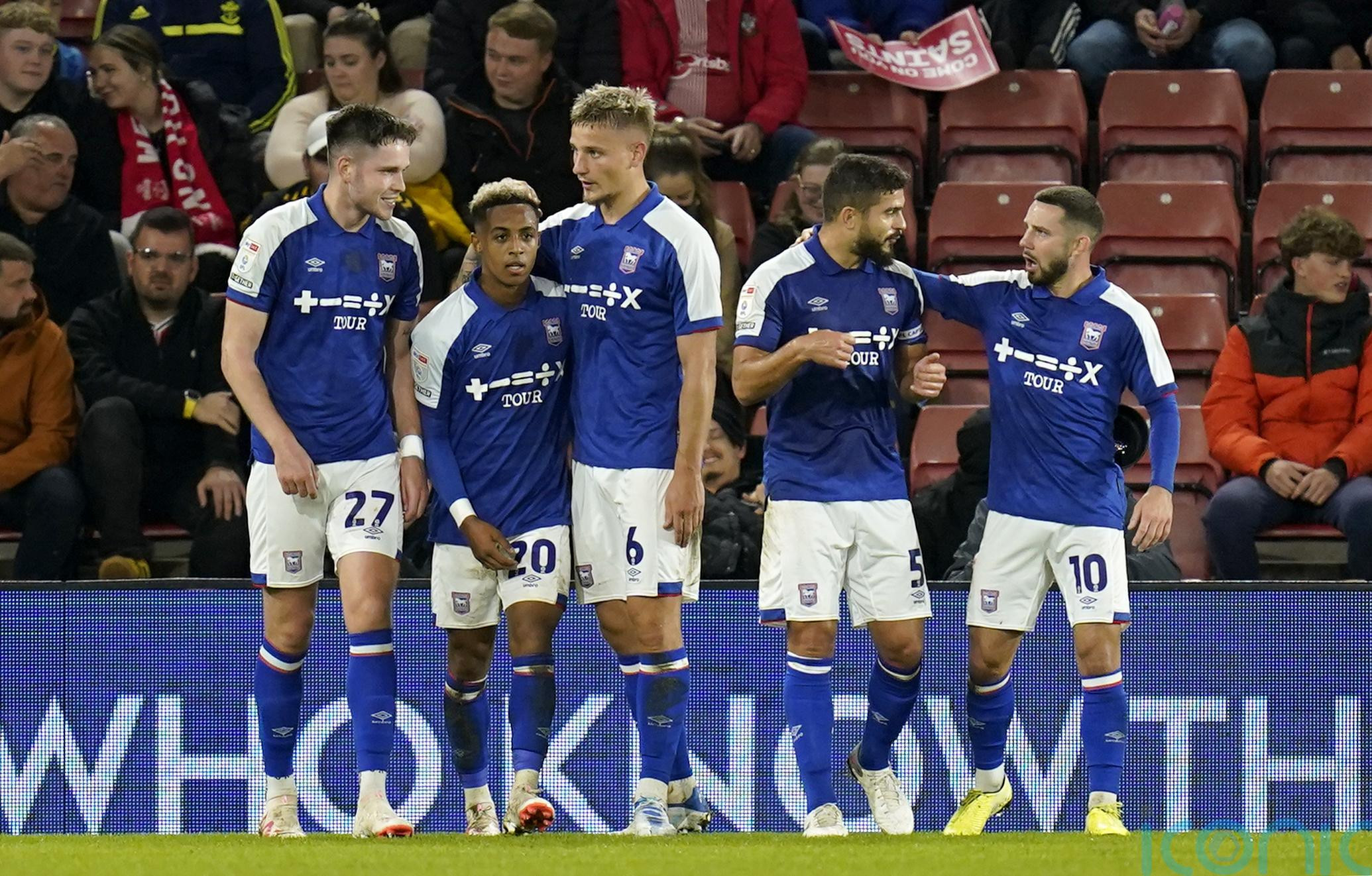 leicester slip up allows ipswich to close on championship lead