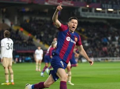 lewandowski treble fires barca to valencia win lewandowski treble fires barca to valencia win