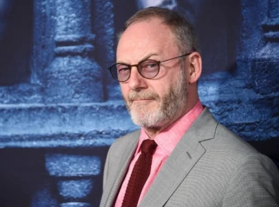 game of thrones star liam cunningham calls out ed sheeran after macklemore is removed from loop tour