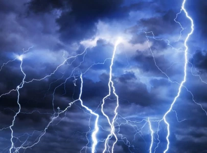 lightning kills two injures 150 in south africa