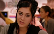 lizzy caplan recalls fighting for mean girls role