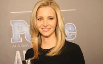 lisa kudrow slams new sitcoms for avoiding uncomfortable jokes lisa kudrow slams new sitcoms for avoiding uncomfortable jokes