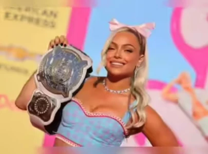 wwe star liv morgan grabbed by fan her during raw entrance