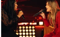 lizzo and kelly clarkson deliver powerful songs and stories performances with good as hell and adele cover