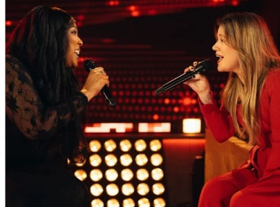 lizzo and kelly clarkson deliver powerful songs and stories performances with good as hell and adele cover