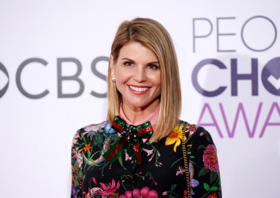 full house actor lori loughlin sentenced to jail for college scam full house actor lori loughlin sentenced to jail for college scam