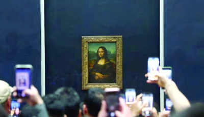 troubled louvre turns to tourists troubled louvre turns to tourists