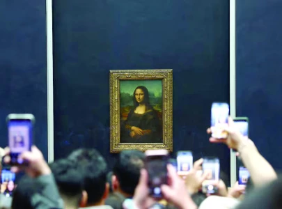 troubled louvre turns to tourists troubled louvre turns to tourists