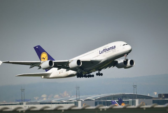 lufthansa flight to frankfurt hits severe turbulence injuring 11 passengers lufthansa flight to frankfurt hits severe turbulence injuring 11 passengers