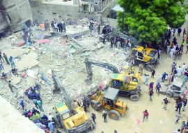 lyari building collapse death toll rises to 23 as rescue work continues