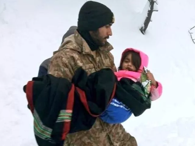 in pictures army to the rescue as deadly blizzard wreaks havoc in murree in pictures army to the rescue as deadly blizzard wreaks havoc in murree