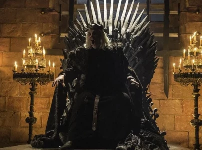 game of thrones heads to the stage as the mad king sets dramatic summer premiere