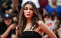 madison beer reveals victoria s secret remade her angel wings 24 hours before 2025 fashion show madison beer reveals victoria s secret remade her angel wings 24 hours before 2025 fashion show