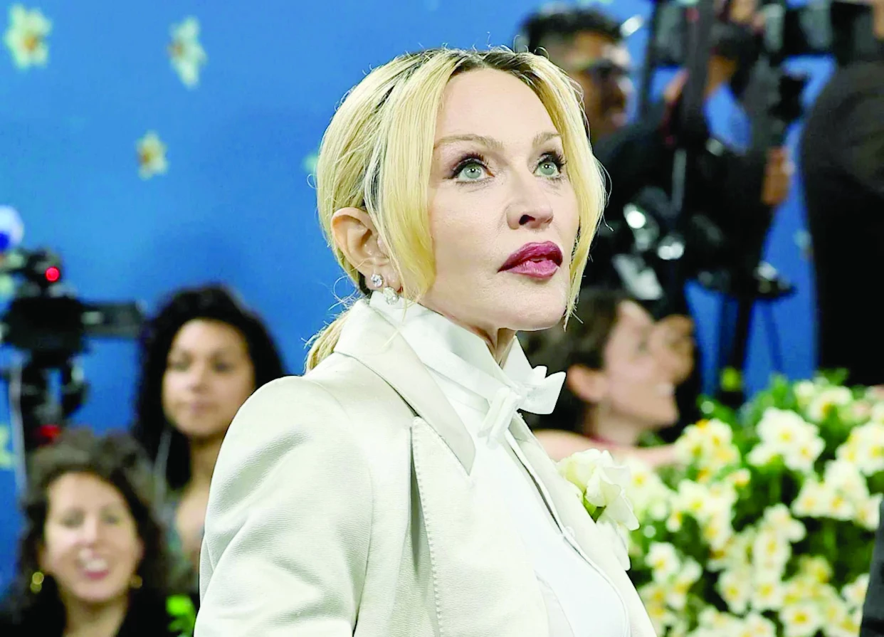 madonna queen of pope photo file