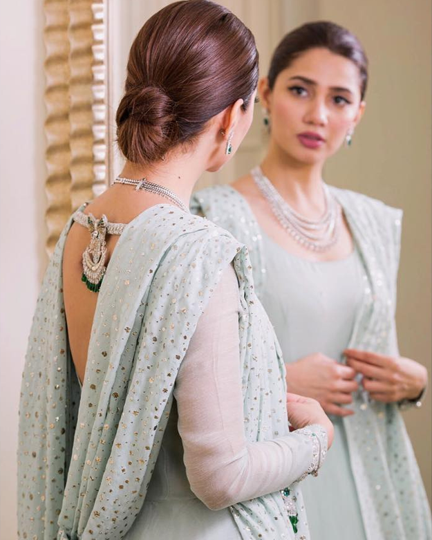 PHOTO: INSTAGRAM/MAHIRA KHAN