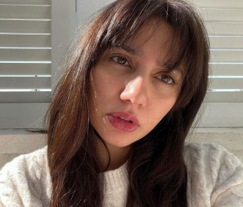 mahira khan flaunts a fringe after recovering from omicron mahira khan flaunts a fringe after recovering from omicron