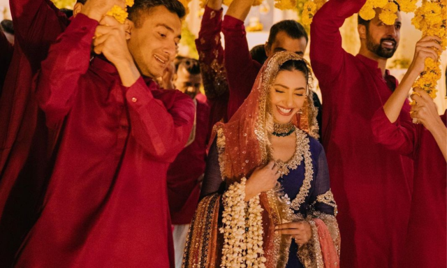 all in the details mahira khan opts for polki peshwas for her mehendi