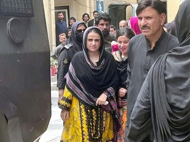 baloch yakjehti committee leader mahrang baloch is being escorted by police personnel during her appearance at an anti terrorism court in quetta on july 8 2025 photo ppi baloch yakjehti committee leader mahrang baloch is being escorted by police personnel during her appearance at an anti terrorism court in quetta on july 8 2025 photo ppi