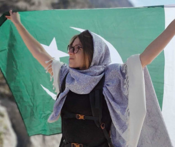 when a white woman s fake account made pakistani twitter go crazy