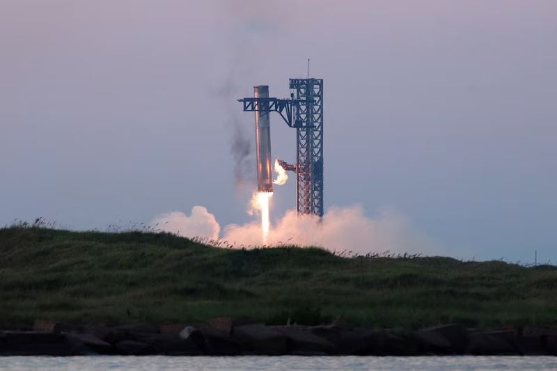 SpaceX makes history as 'Mechazilla' successfully catches returning Starship booster