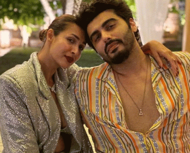 malaika arora makes relationship with arjun kapoor official on instagram