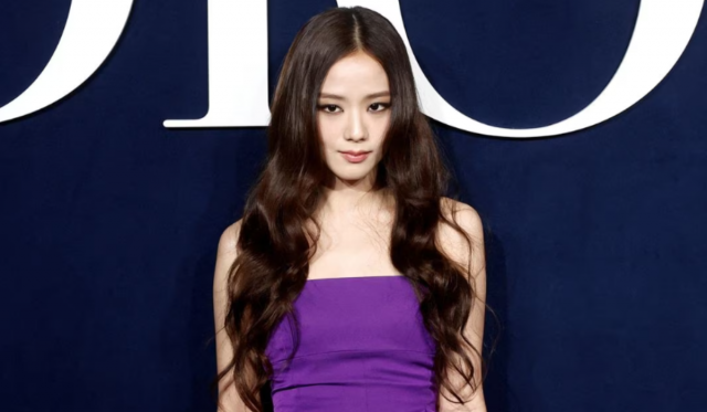 blackpink s jisoo makes solo debut with me