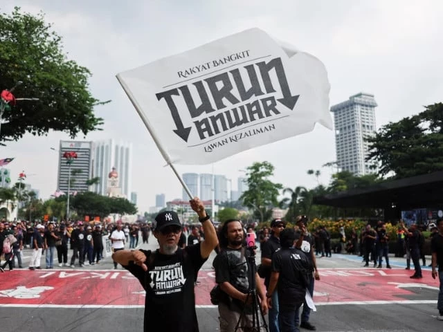 Thousands rally in Malaysia to call for PM Anwar’s resignation  | The Express Tribune