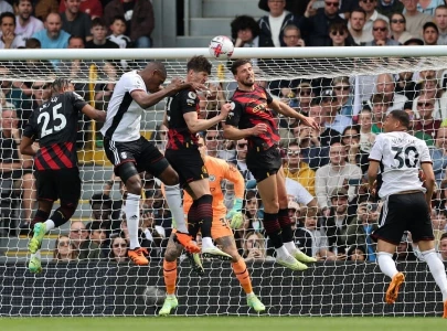 man city back at premier league summit