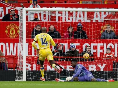 crystal palace dominate manchester united with 2 0 win