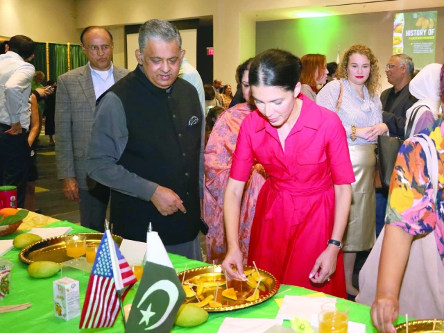 pakistan s ambassador rizwan saeed sheikh introduces the flavours of pakistani mangoes to deputy assistant secretary mary bischoping at the pakistan mango festival in washington photo express