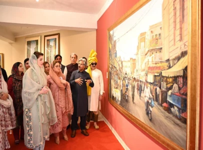 cm asks aides to prepare artistes welfare scheme