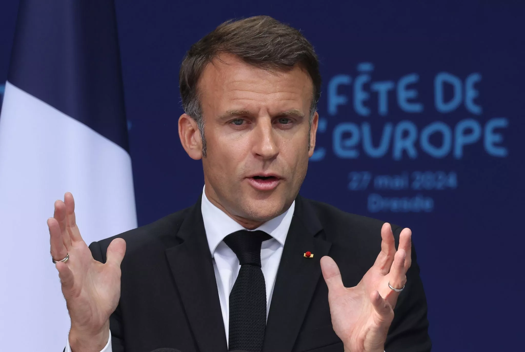 macron france facing very serious moment as far right and far left lead polls macron france facing very serious moment as far right and far left lead polls