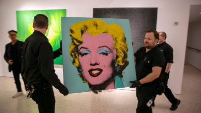 marilyn monroe s portrait sells for record 195 million at auction