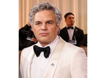 they are afraid mark ruffalo claims stars stayed silent over paramount warner merger