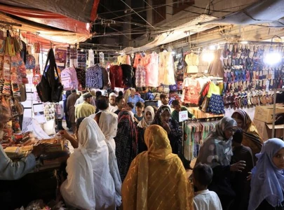 shopping malls market to close at 8pm nationwide except sindh amid fuel crisis