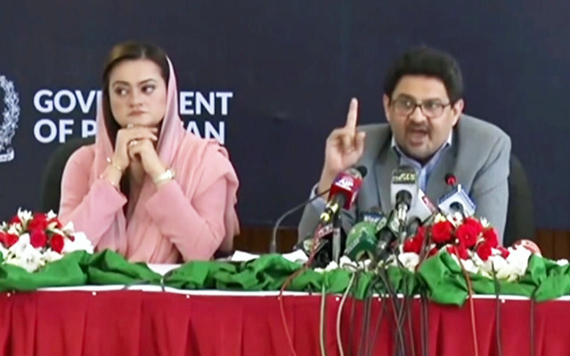 federal minister for finance and revenue miftah ismail and minister for information broadcasting marriyum aurangzeb briefing media on economic overview in islamabad on july 17 2022 screengrab