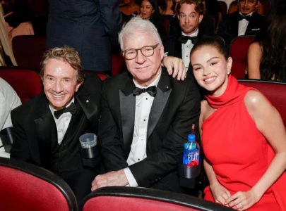 marty s texting meryl selena gomez s sweet moment steals the emmys spotlight marty s texting meryl selena gomez s sweet moment steals the emmys spotlight