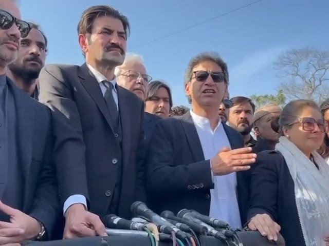 pti leaders including sher afzal marwat shandana gulzar atif khan and shehryar afridi addressing the media outside adiala jail in rawalpindi on tuesday march 5 2024 screengrab