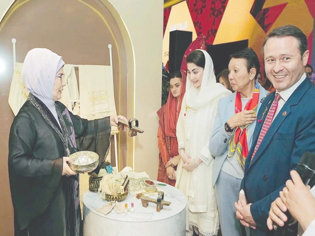 turkish first lady emine erdogan shows her country s artefacts to punjab chief minister maryam nawaz during her visit to a cultural show photo nni turkish first lady emine erdogan shows her country s artefacts to punjab chief minister maryam nawaz during her visit to a cultural show photo nni