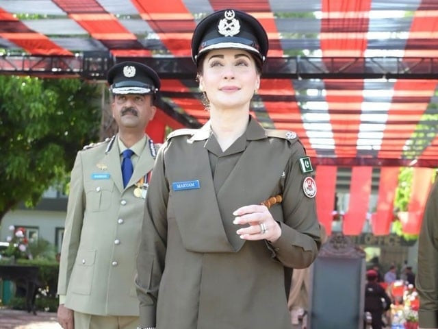maryam nawaz in police uniform photo express maryam nawaz in police uniform photo express